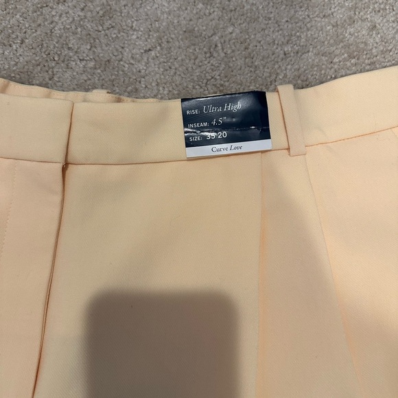 Abercrombie & Fitch Yellow Trouser High rise Curve Love shorts size 35/20 NWT - Picture 2 of 4